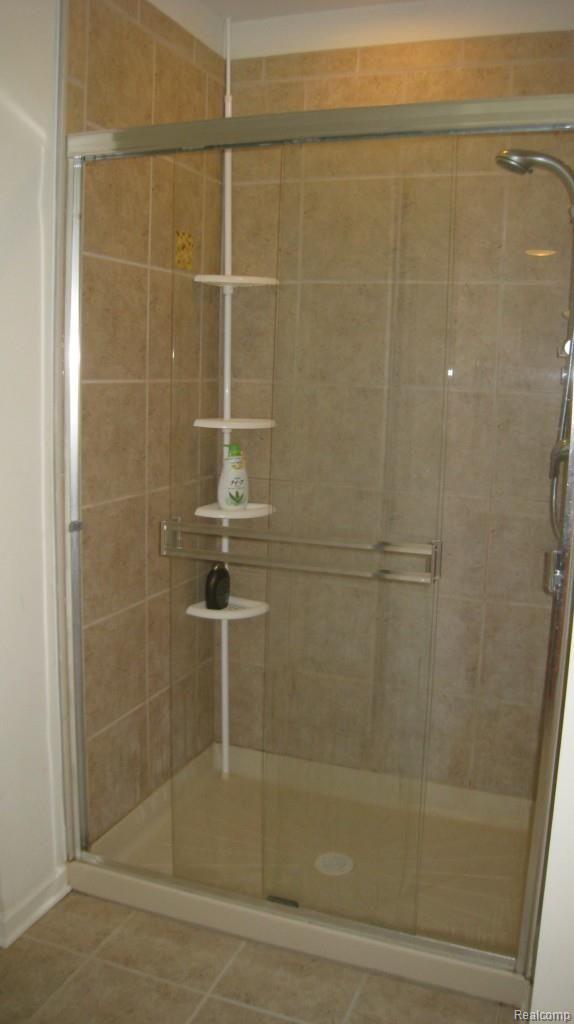 756 Enchantment Drive Rochester, MI 48307 - Photo 16 of 21 16 master shower.jpg