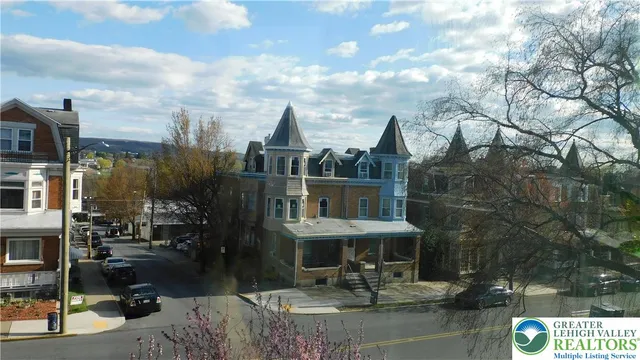 a car parked in front of a building