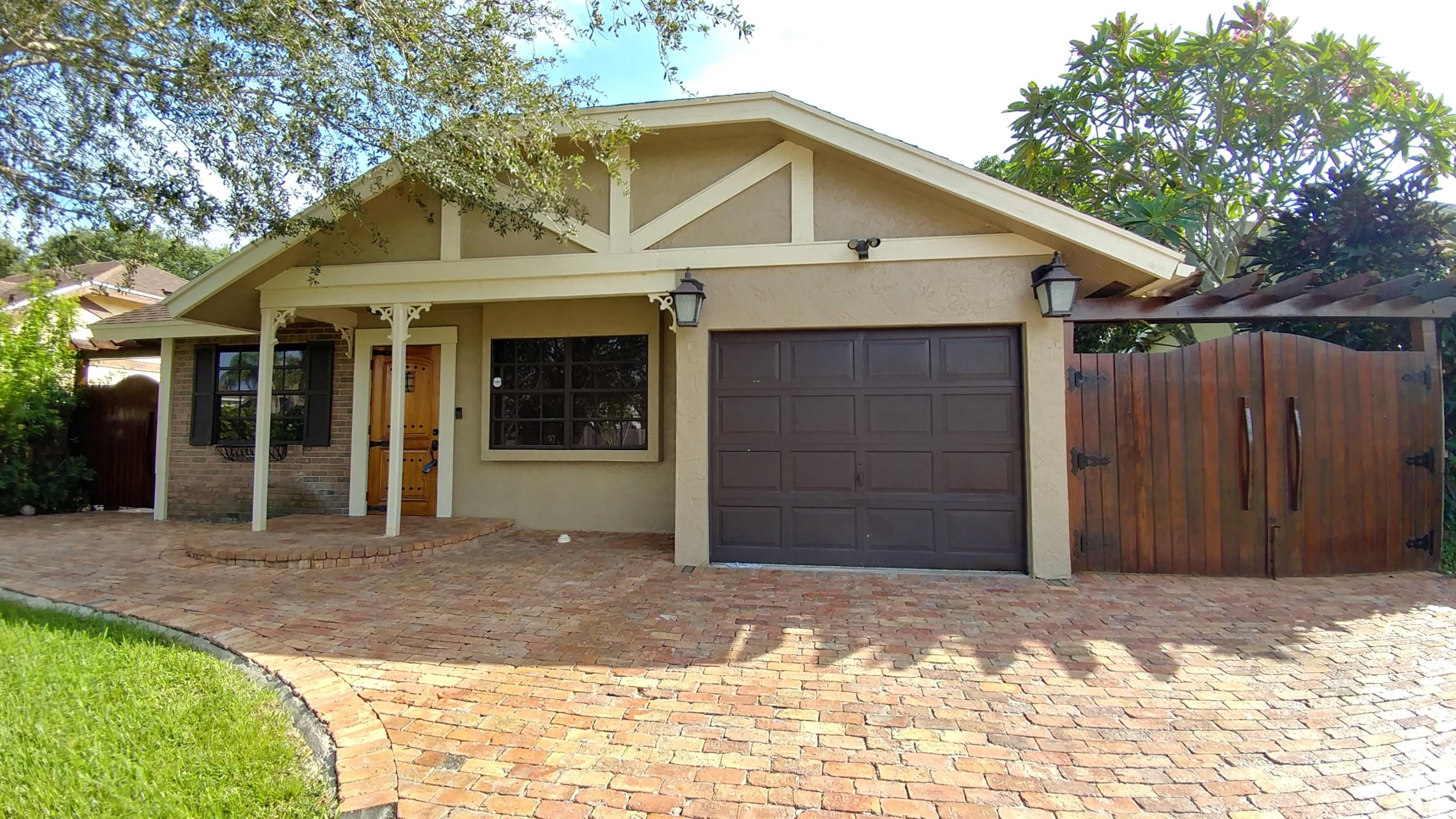 10622 Boca Entrada Boulevard Boca Raton, FL 33428 - Photo 4 of 22 Front4
