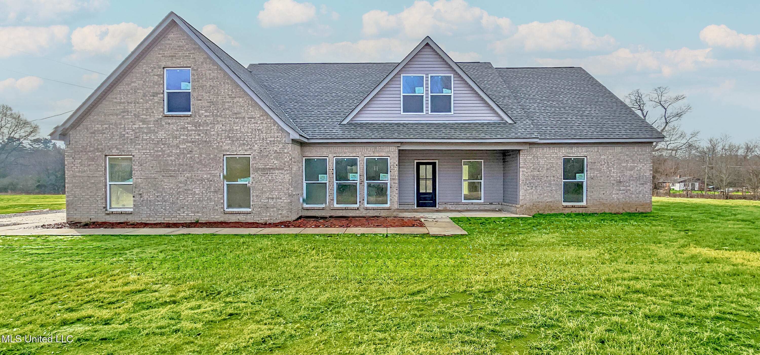 146 Rossville Road Holly Springs, MS 38635 - Photo 1 of 17 Covered Porch