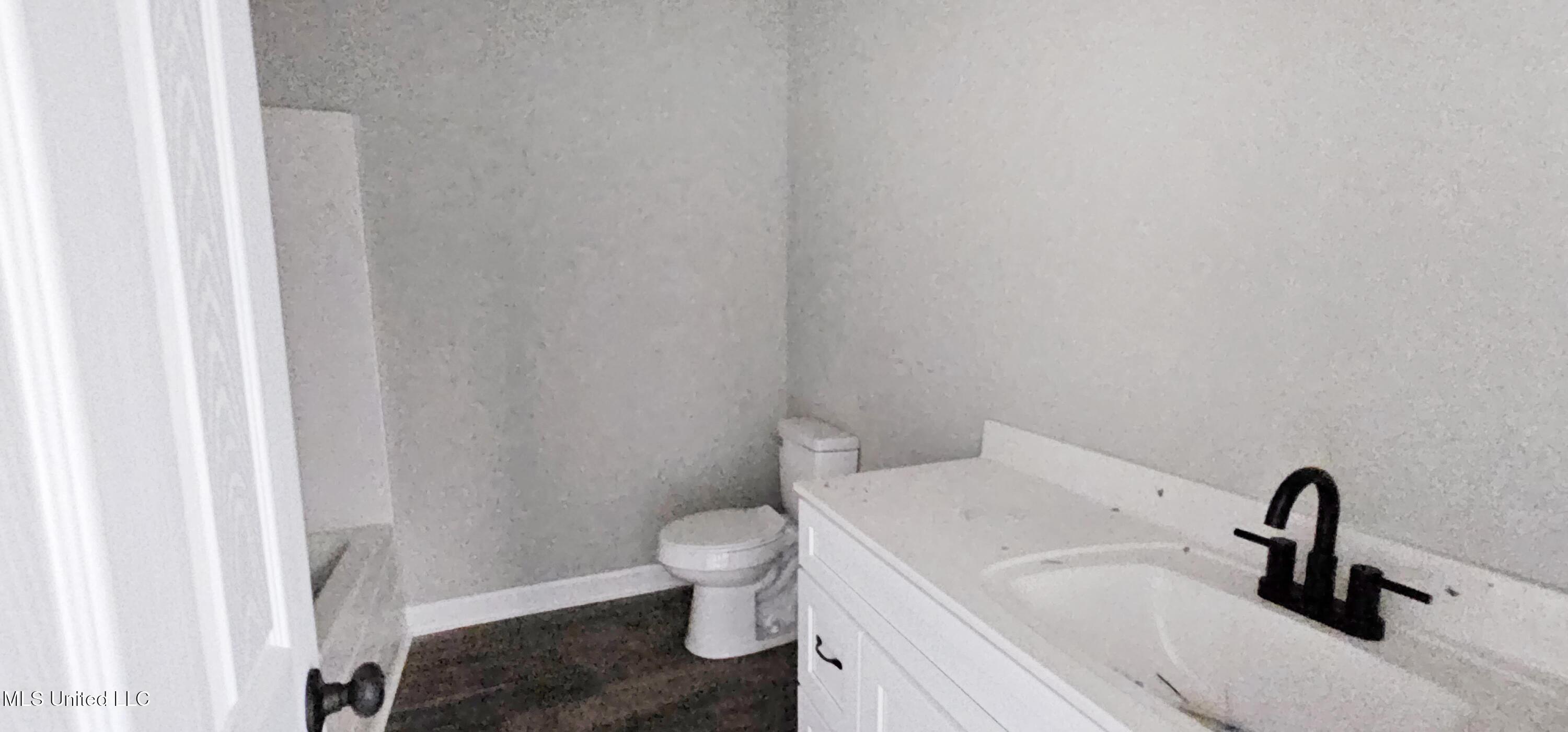 146 Rossville Road Holly Springs, MS 38635 - Photo 16 of 17 Additional Full Bath