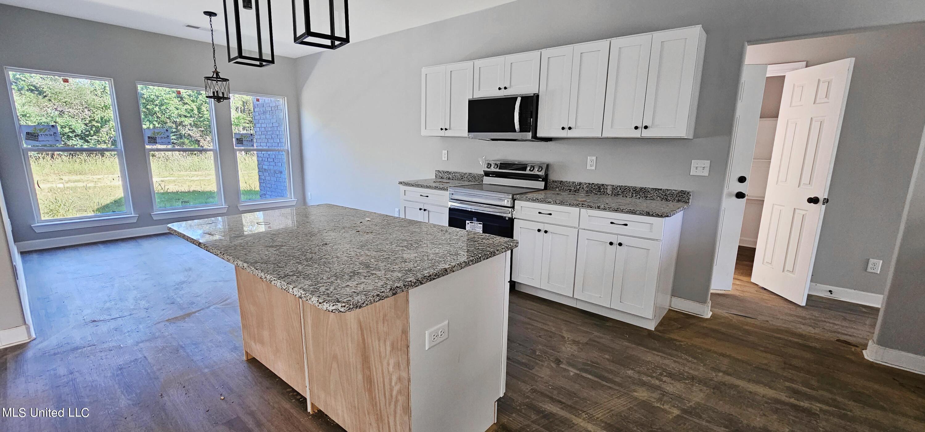 146 Rossville Road Holly Springs, MS 38635 - Photo 6 of 17 Island w/Breakfast Bar