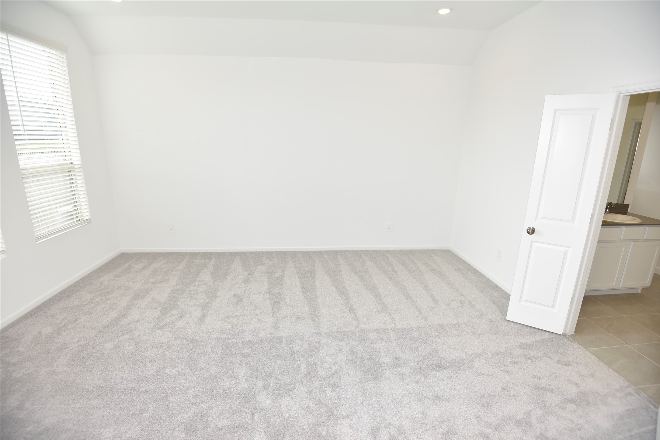 15524 Leopard Lily Lane Conroe, TX 77302 - Photo 35 of 47 an empty room with a window