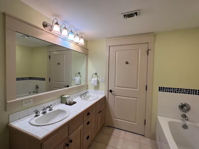 $2,500 | 9100 Baytowne Wharf Boulevard, Unit 350, Miramar Beach, FL 32550