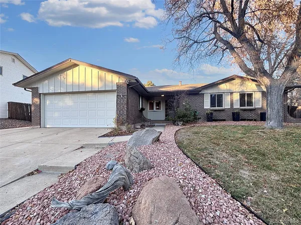 $3,350 | 814 South Nelson Way, Lakewood, CO 80226