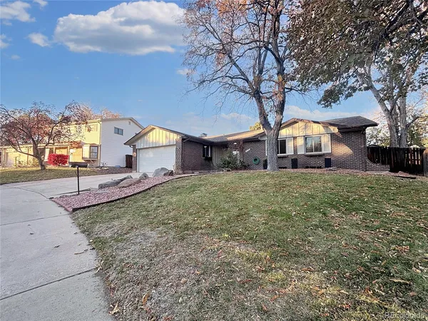$3,350 | 814 South Nelson Way, Lakewood, CO 80226
