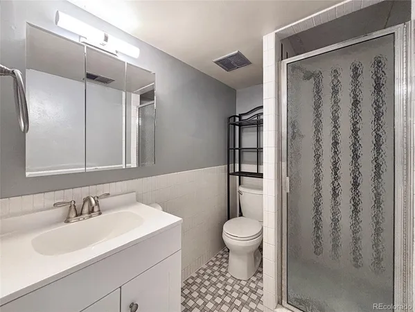 $3,350 | 814 South Nelson Way, Lakewood, CO 80226