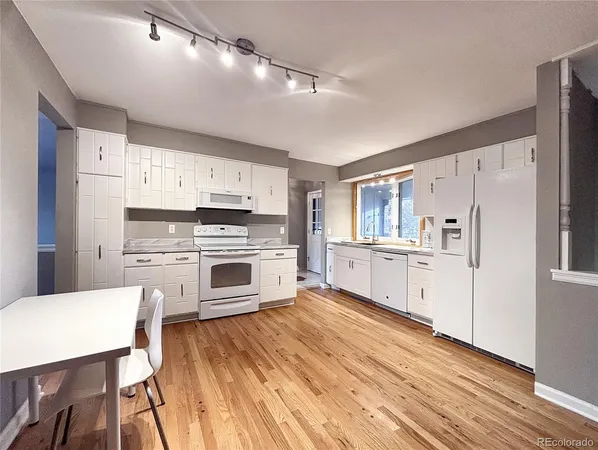 $3,350 | 814 South Nelson Way, Lakewood, CO 80226