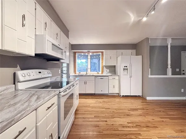 $3,350 | 814 South Nelson Way, Lakewood, CO 80226