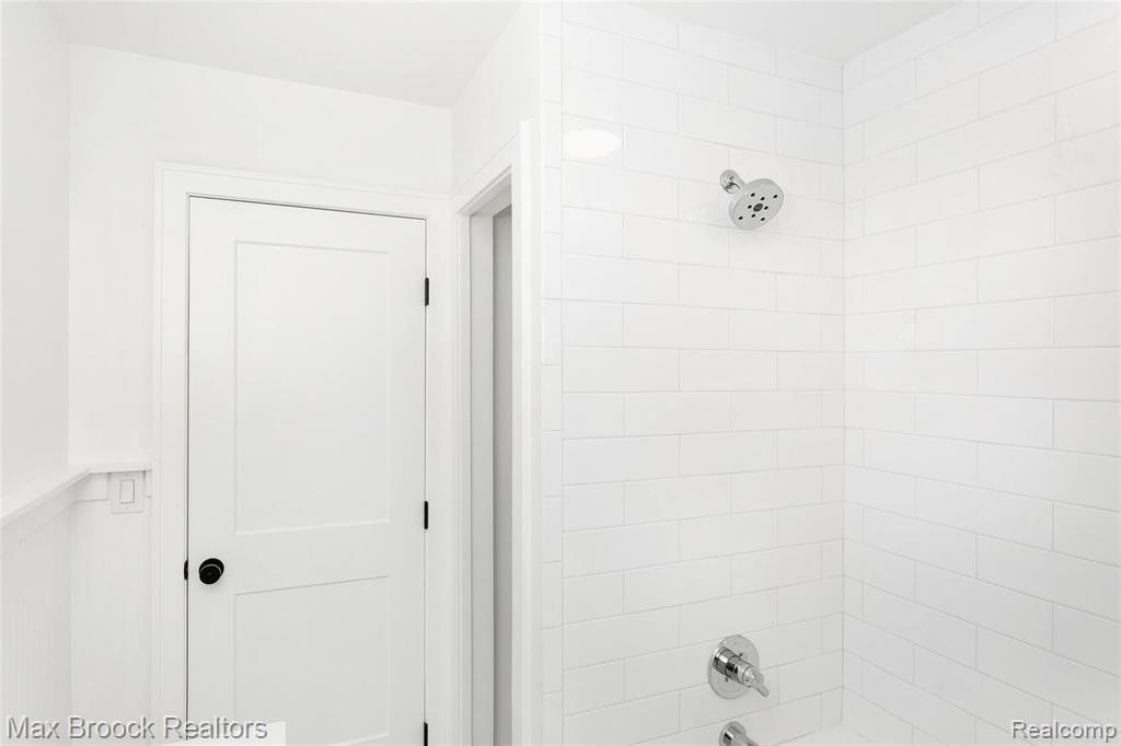 18346 Beverly Road Beverly Hills, MI 48025 - Photo 28 of 36