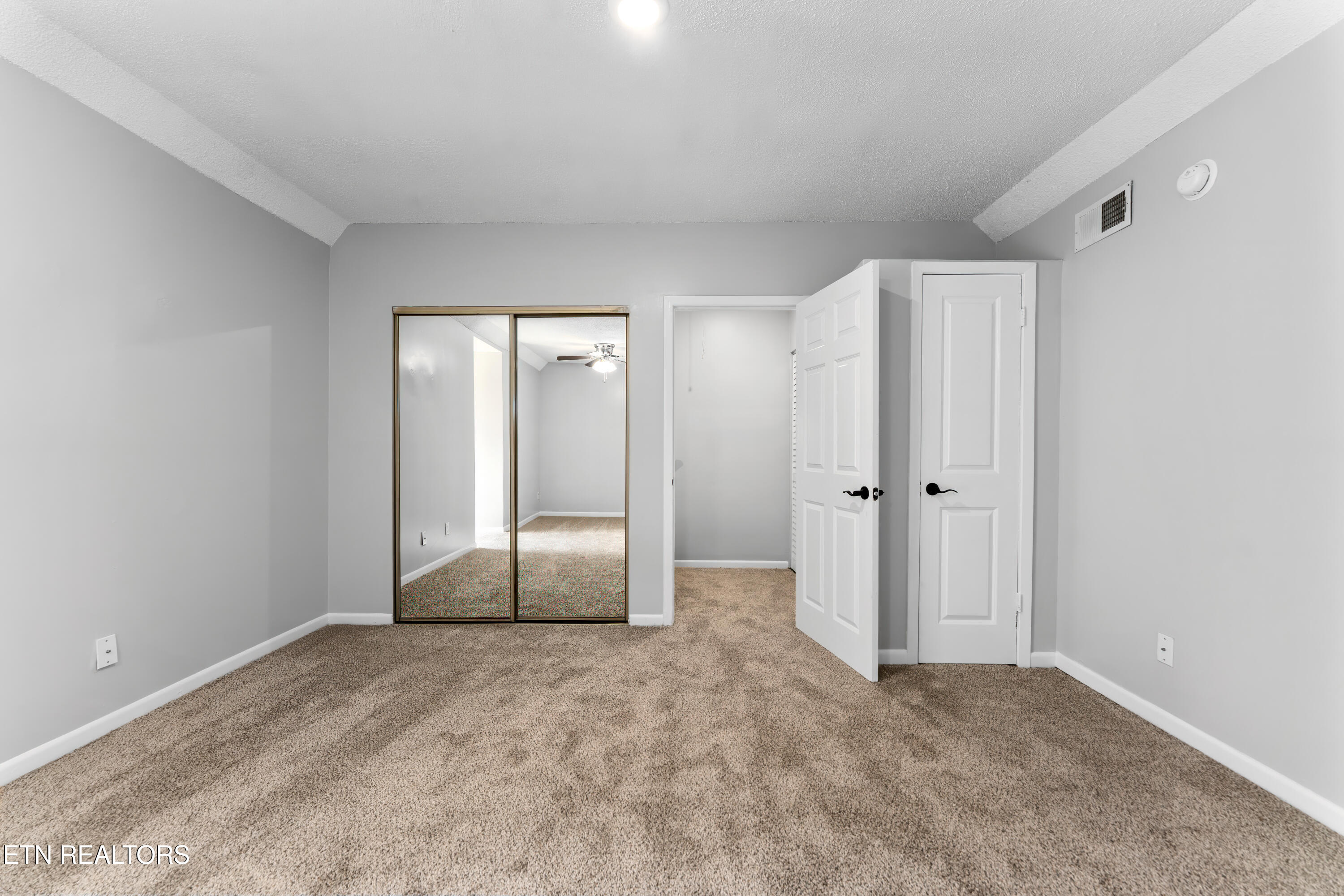 2702 Sood Road, Unit 3 Knoxville, TN 37921 - Photo 20 of 30 Upstairs bedroom