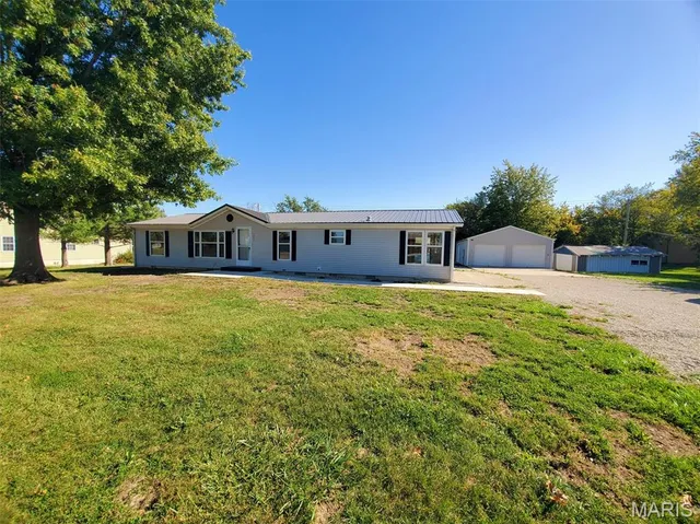 $196,500 | 1093 North Cleveland Street, Kahoka, MO 63445