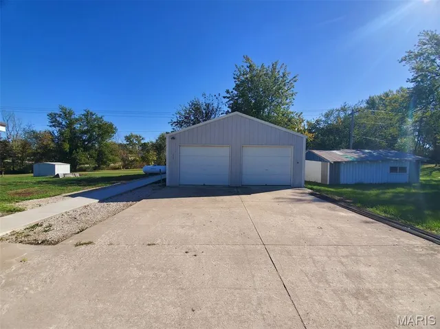 $196,500 | 1093 North Cleveland Street, Kahoka, MO 63445