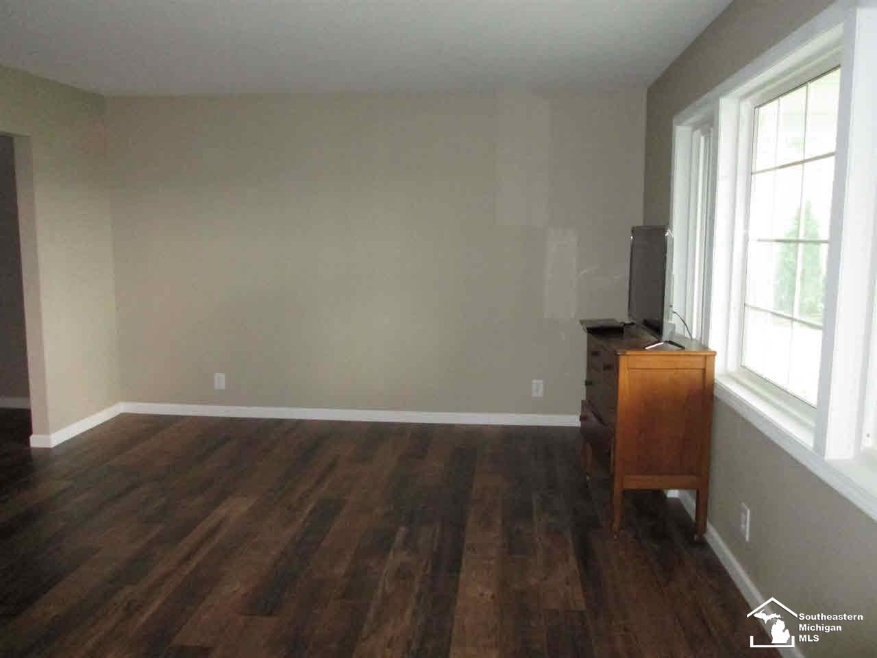 1877 West Dean Road Temperance, MI 48182 - Photo 10 of 26 Living Room