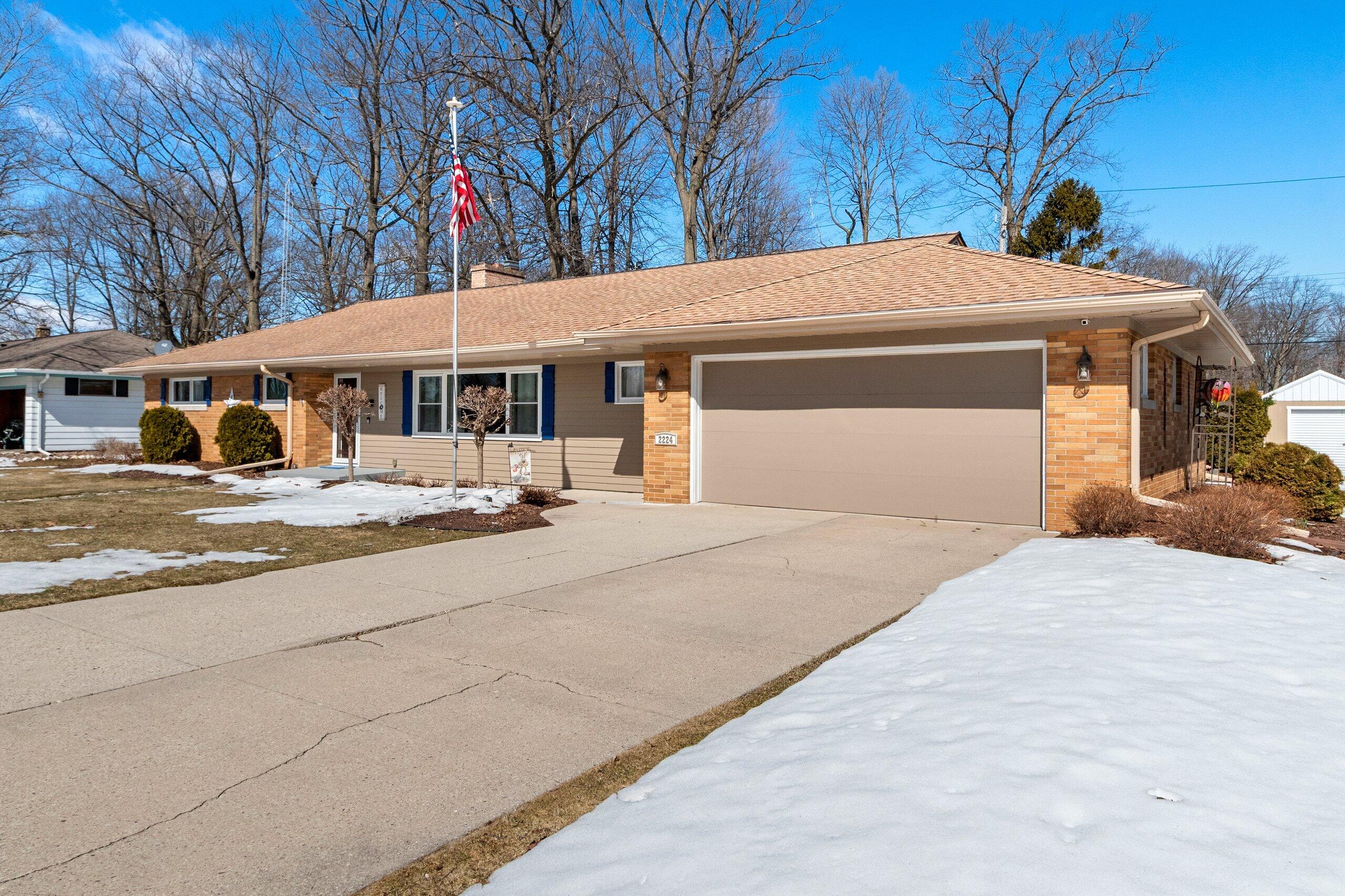 2224 Markham Street Manitowoc, WI 54220 - Photo 2 of 45 149900.JPG-SMALL