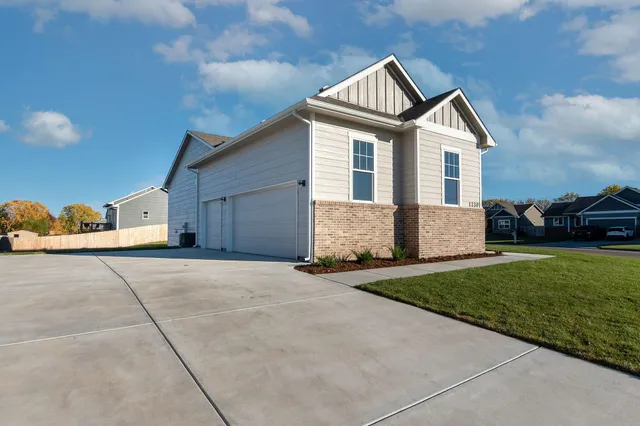$349,000 | 1230 East Prairie Hill Circle, Park City, KS 67219