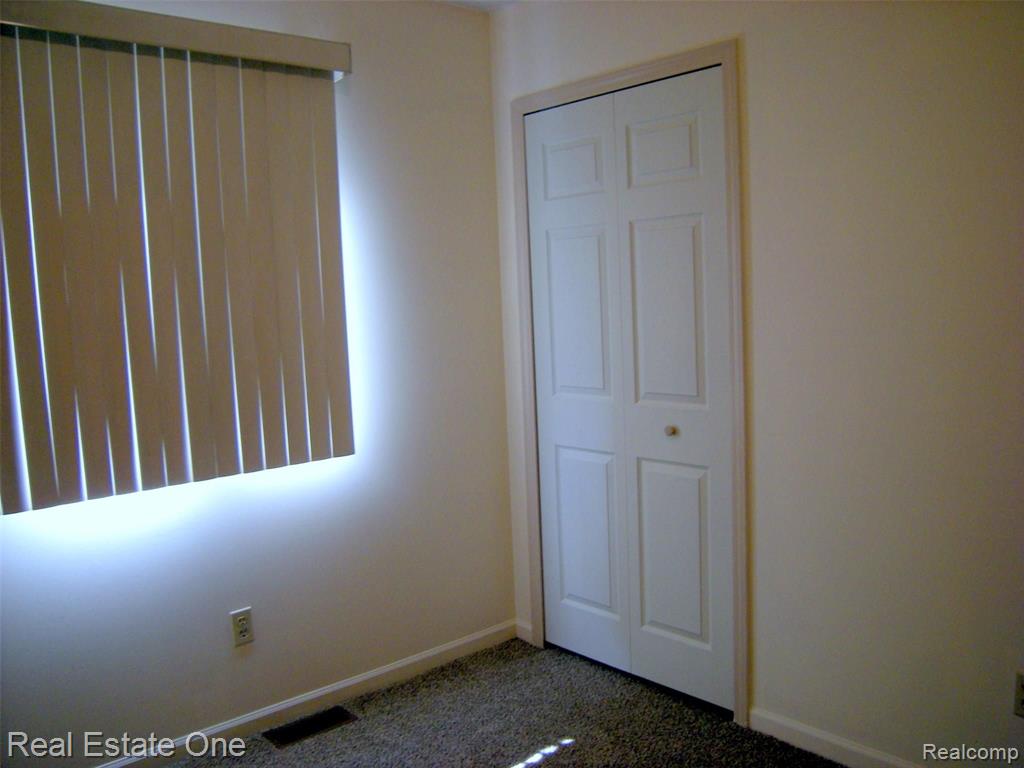 9415 Newburgh Road Livonia, MI 48150 - Photo 23 of 38