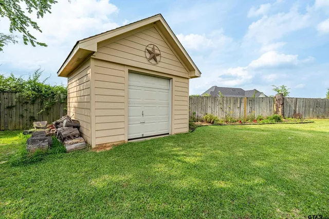 a view of an house with backyard space and garden