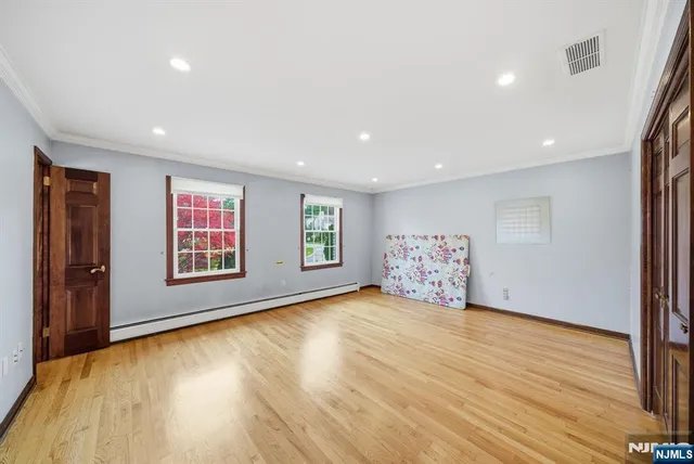 $1,998,000 | 319 Truman Drive, Cresskill, NJ 07626