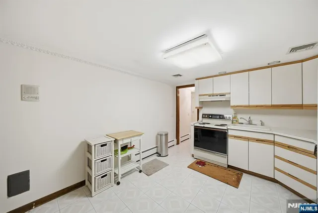 $1,998,000 | 319 Truman Drive, Cresskill, NJ 07626