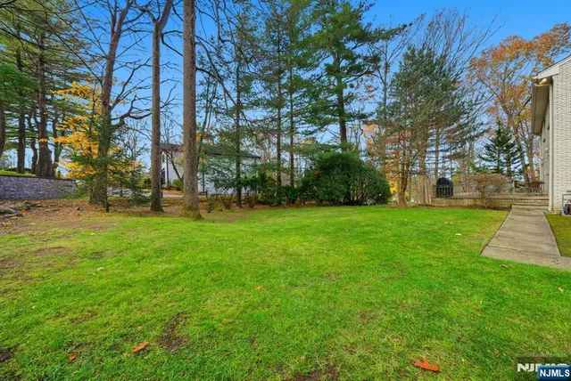 $1,998,000 | 319 Truman Drive, Cresskill, NJ 07626