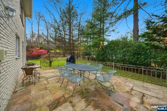 $1,998,000 | 319 Truman Drive, Cresskill, NJ 07626