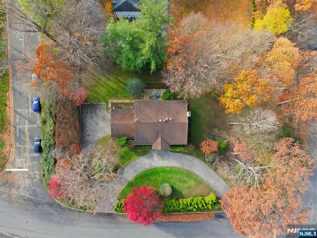 $1,998,000 | 319 Truman Drive, Cresskill, NJ 07626