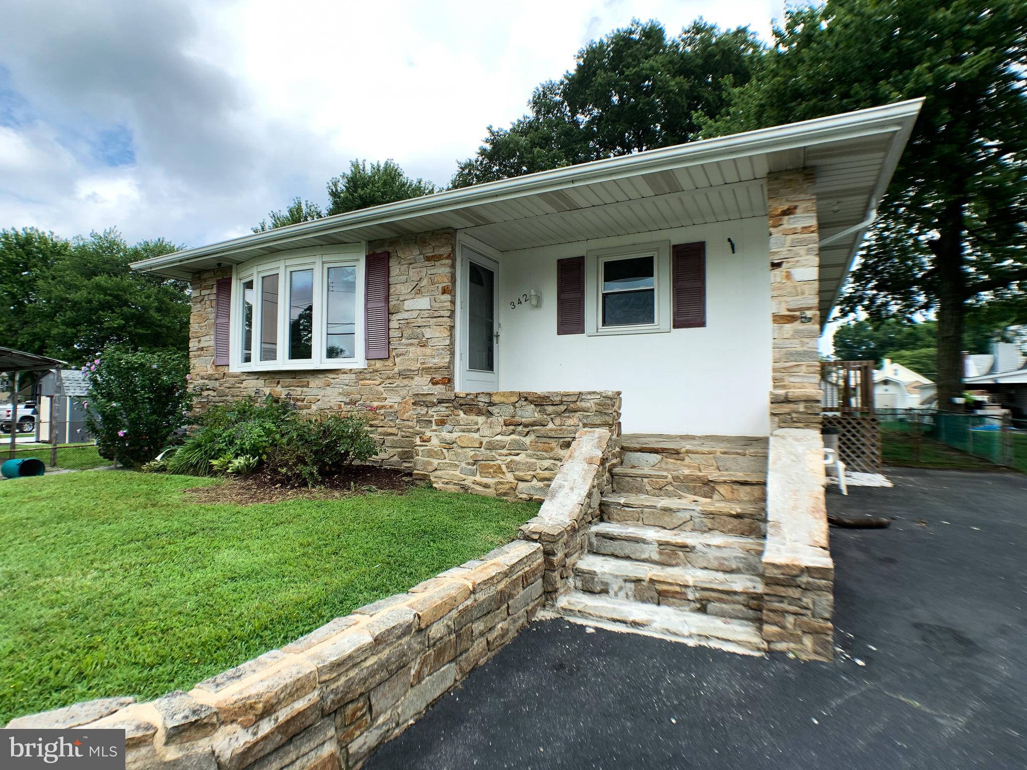 342 Townsend Road Baltimore, MD 21221 - Photo 3 of 26 Gallery Image 3