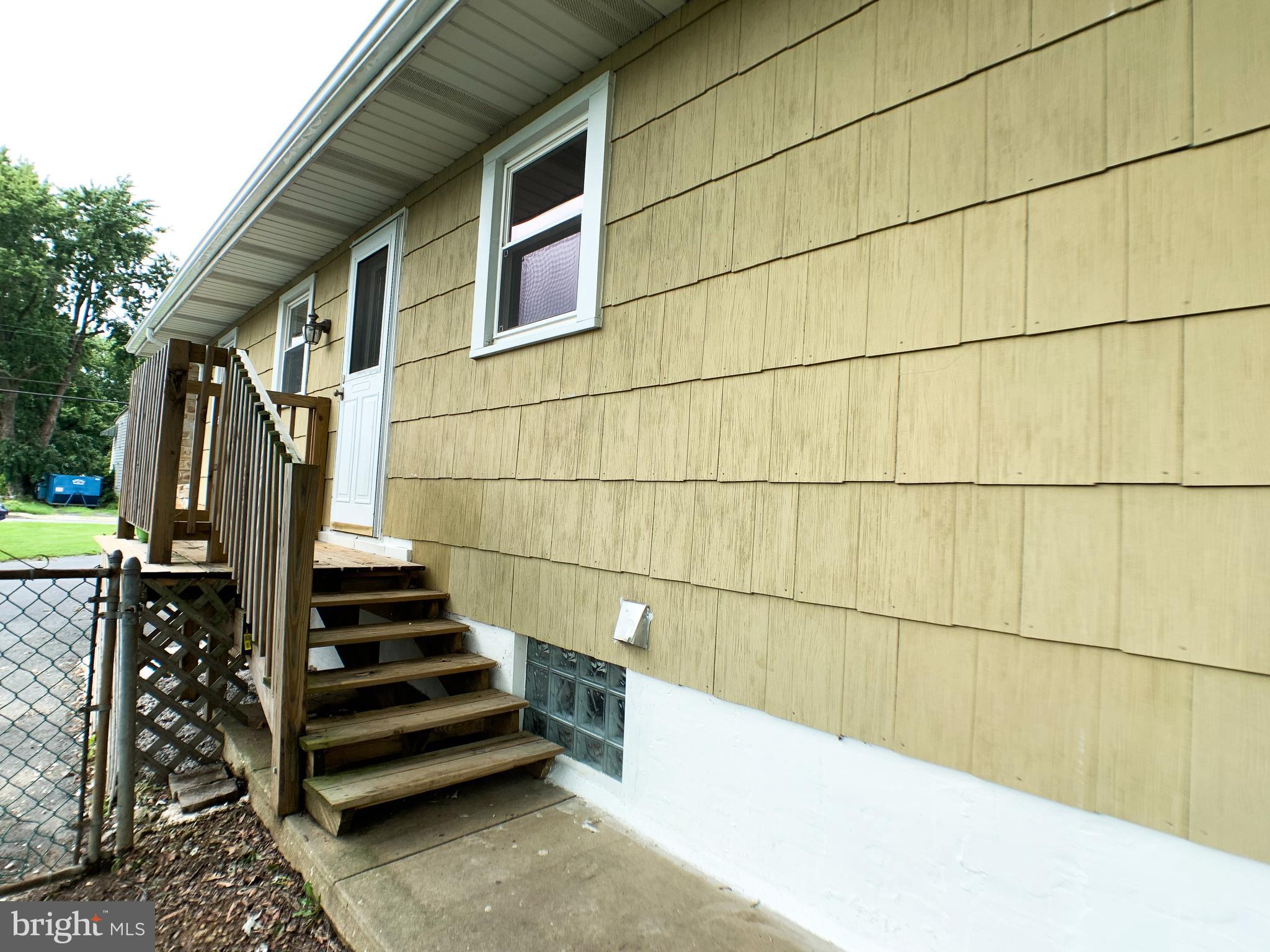 342 Townsend Road Baltimore, MD 21221 - Photo 4 of 26 Gallery Image 4