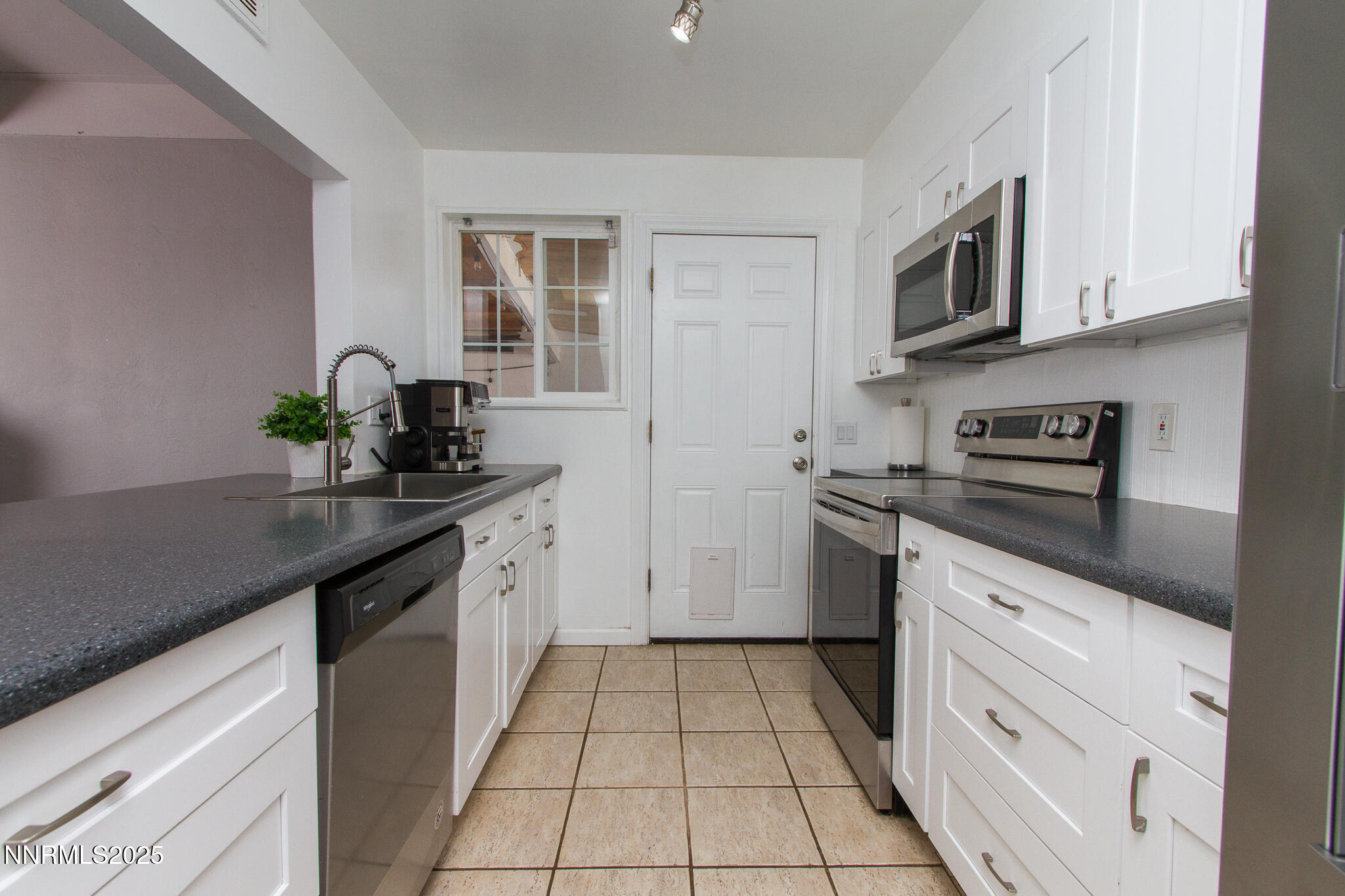 13161 Mt Logan Street Reno, NV 89506 - Photo 5 of 15 Mount Logan-13