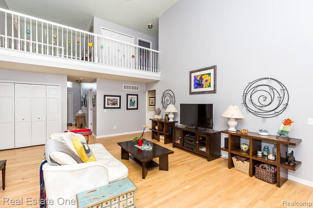 1034 River Mist Drive Rochester, MI 48307 - Photo 12 of 38 River Mist-W006.jpg