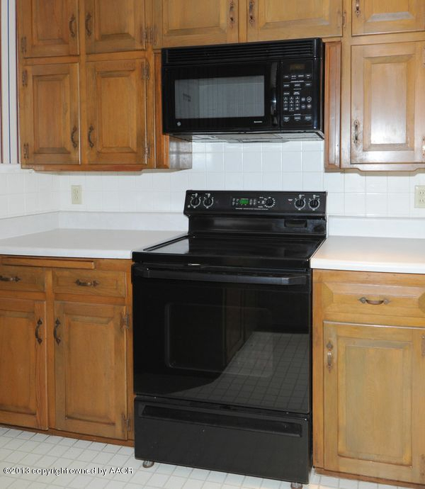 6101 Gainsborough Road Amarillo, TX 79106 - Photo 13 of 38 Kitchen