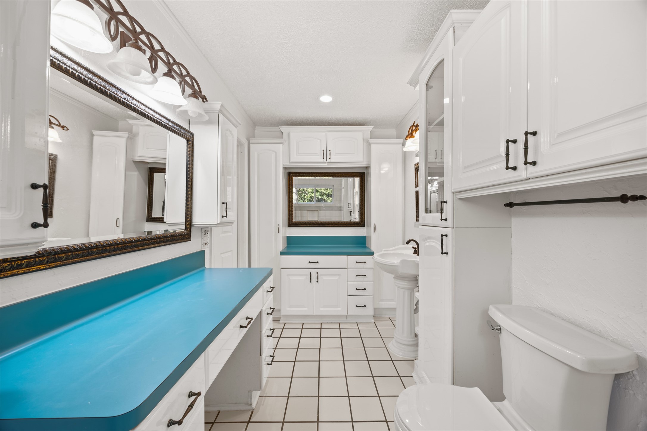 12 Dewthread Court Spring, TX 77380 - Photo 14 of 24 a bathroom with a sink a toilet and shower