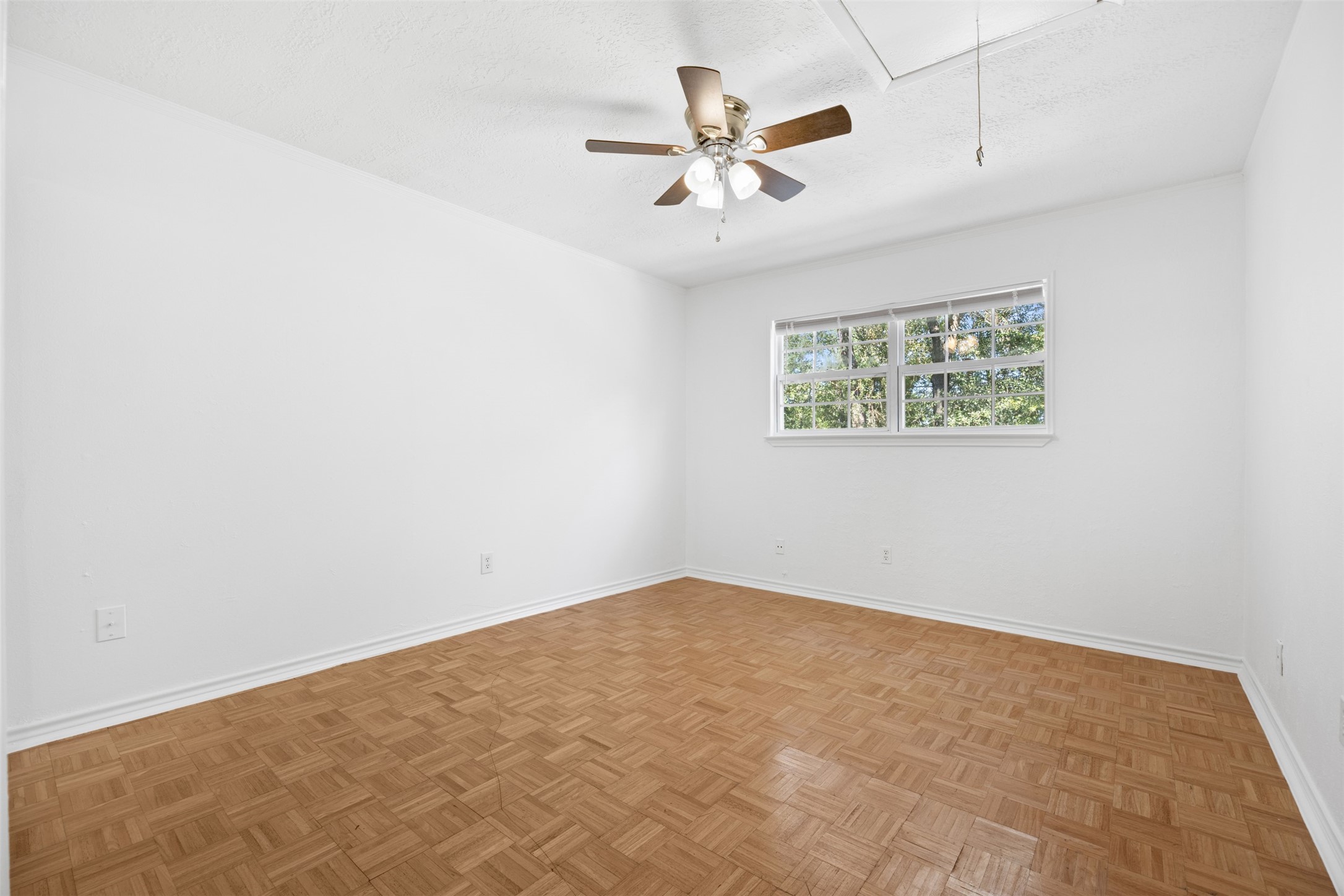 12 Dewthread Court Spring, TX 77380 - Photo 16 of 22 an empty room with window and ceiling fan