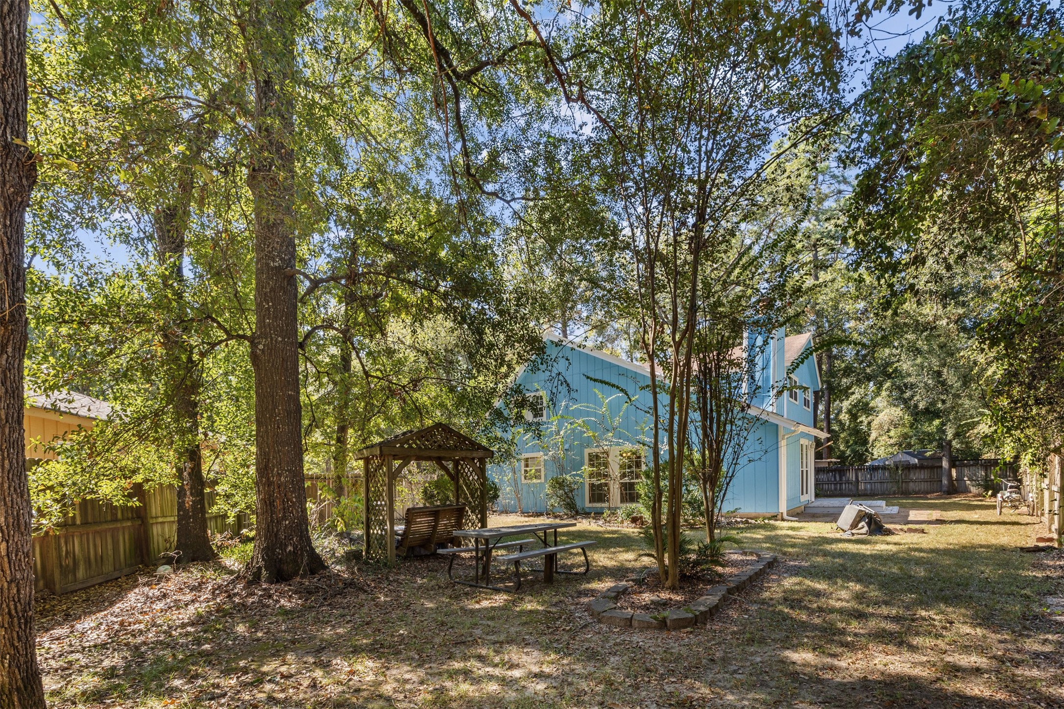 12 Dewthread Court Spring, TX 77380 - Photo 23 of 24 a view of a building with a large tree