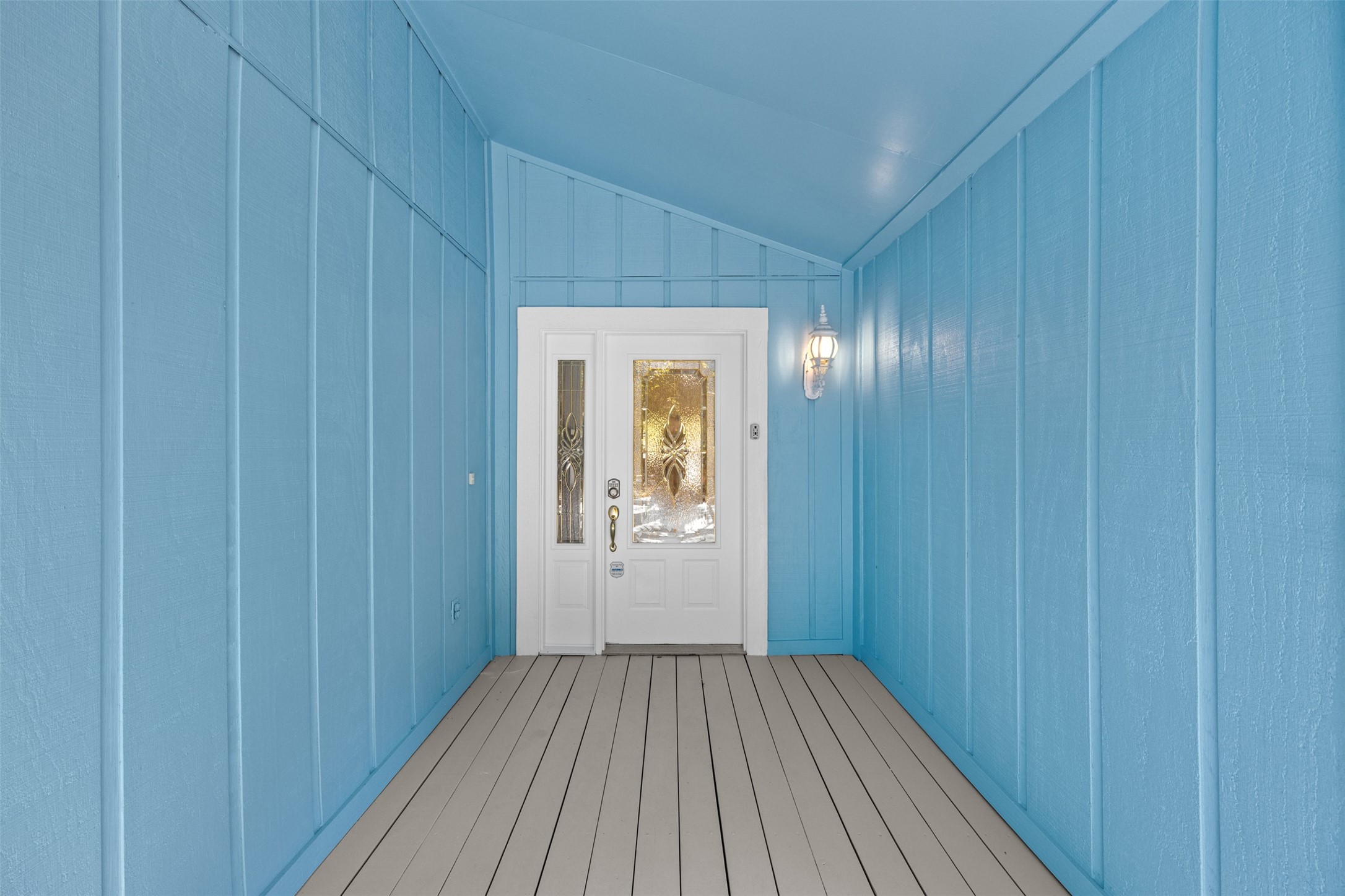 12 Dewthread Court Spring, TX 77380 - Photo 3 of 24 a view of a hallway with wooden floor