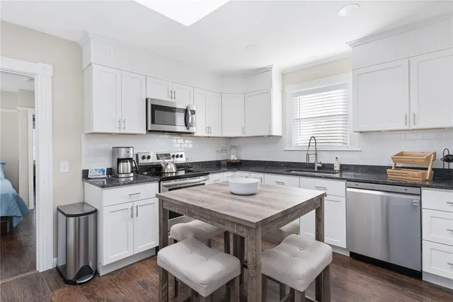 $2,850 | 845 Main Street, Unit 1, East Greenwich, RI 02818