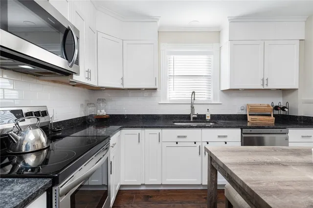 $2,850 | 845 Main Street, Unit 1, East Greenwich, RI 02818