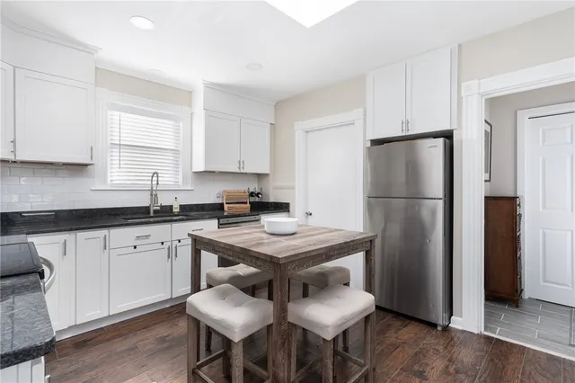 $2,850 | 845 Main Street, Unit 1, East Greenwich, RI 02818