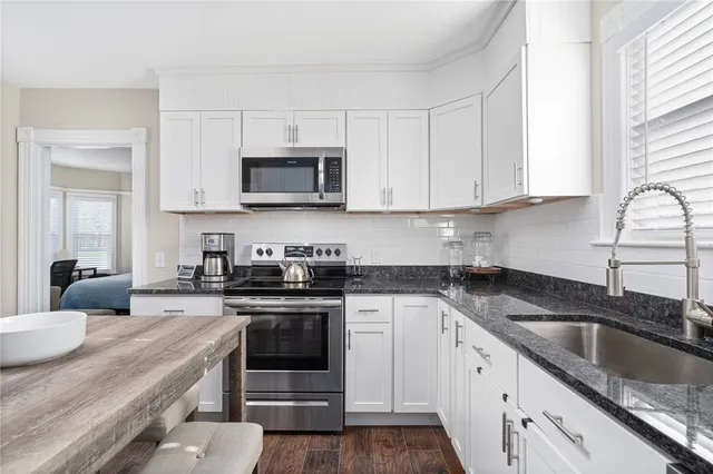 $2,850 | 845 Main Street, Unit 1, East Greenwich, RI 02818