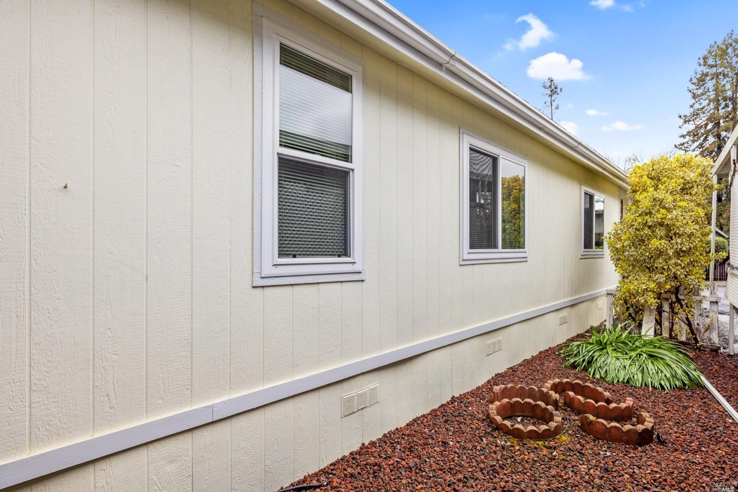 259 Hermosa Circle Santa Rosa, CA 95409 - Photo 46 of 50 Side of home.