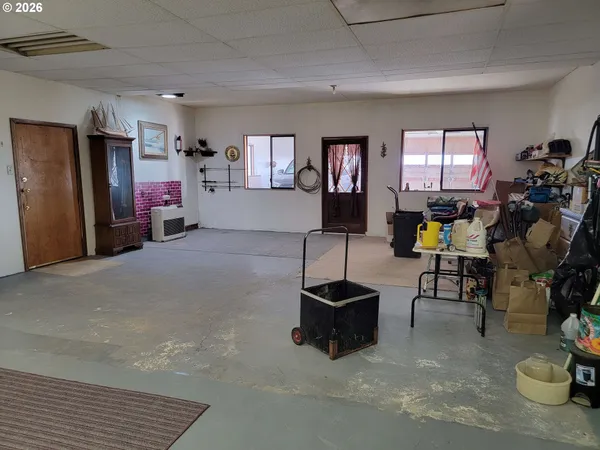 $475,000 | 91497 Christmas Valley Highway, Christmas Valley, OR 97641