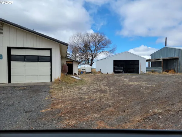 $475,000 | 91497 Christmas Valley Highway, Christmas Valley, OR 97641