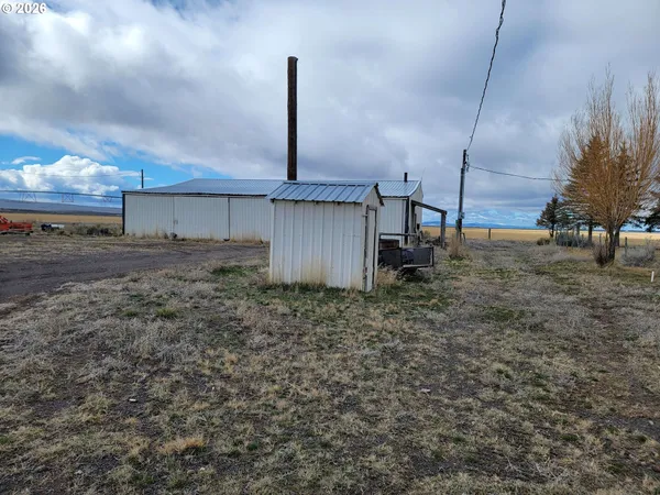 $475,000 | 91497 Christmas Valley Highway, Christmas Valley, OR 97641