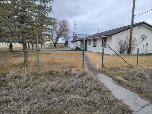 $475,000 | 91497 Christmas Valley Highway, Christmas Valley, OR 97641