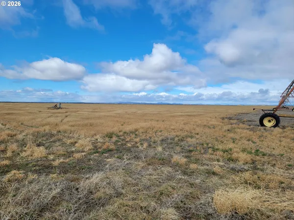 $475,000 | 91497 Christmas Valley Highway, Christmas Valley, OR 97641