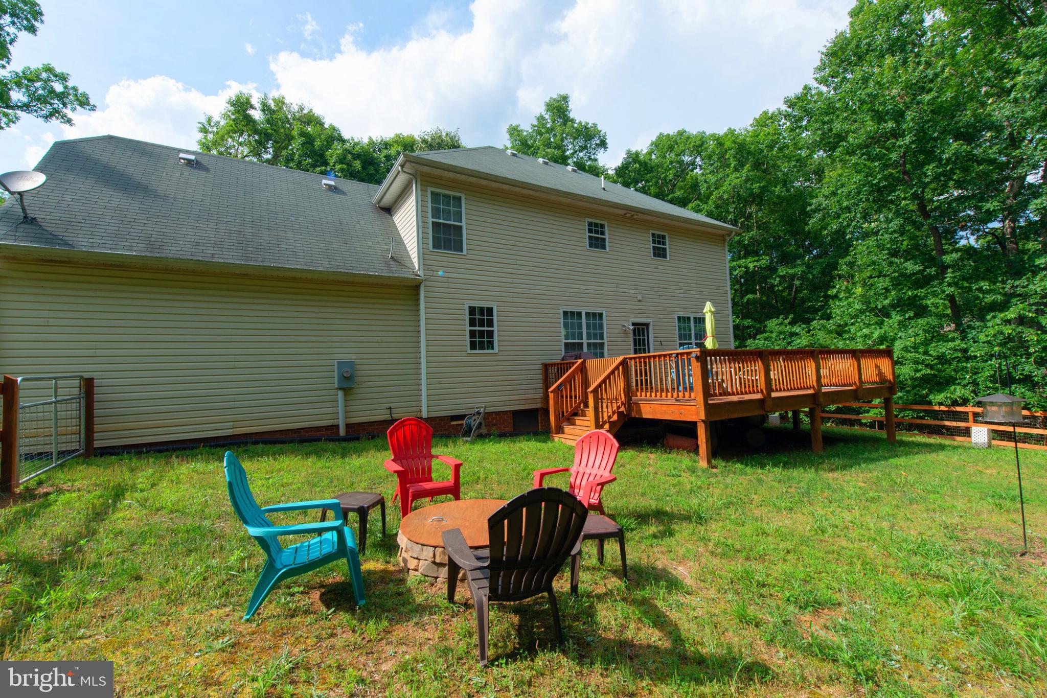 Large deck & Fire Pit