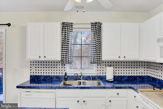 $262,500 | 54 Woodmyre Lane, Enola, PA 17025