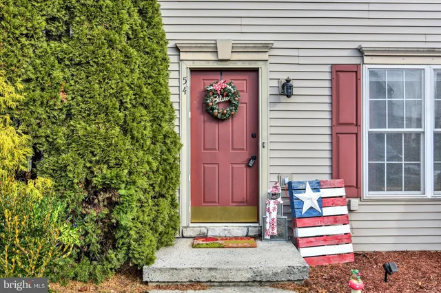 $262,500 | 54 Woodmyre Lane, Enola, PA 17025