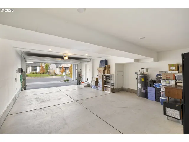 a view of livingroom with furniture